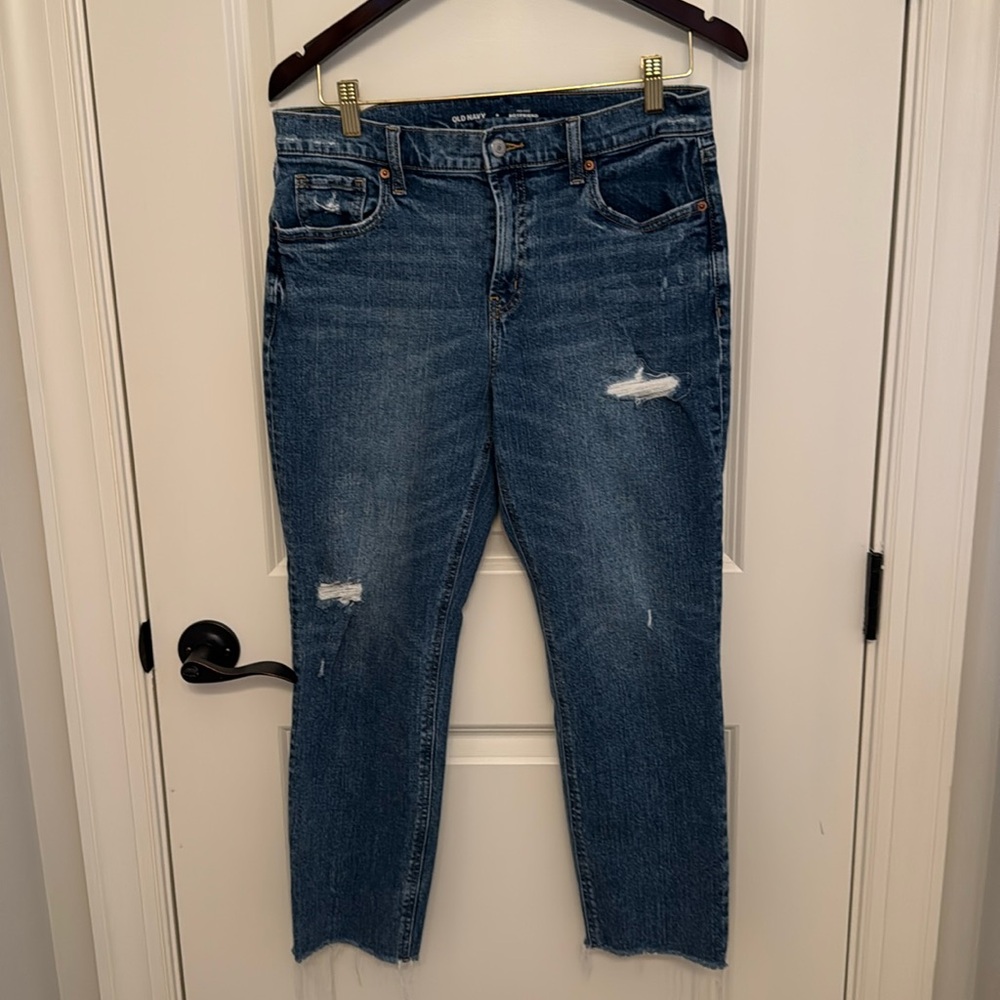 Old Navy Mid-rise boyfriend‎ cropped jeans